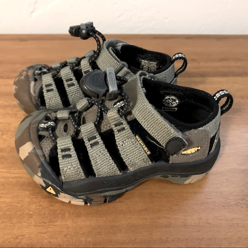 Keen Kids Newport H2 shoe / sandal - size 8